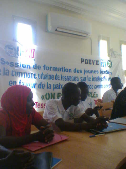 saidisaab's tweet photo. 3e &amp; drnié jour d #formation d #jeunesleaders d #Tessawa &amp; #Tanout en faveur d la #Paix @SFCG_NIGER http://t.co/RQZRXpF7mf