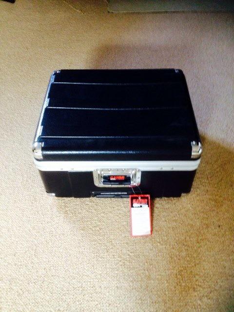 prosolomusic's tweet photo. End of line special.@gatorcases GMix 12PU ATA pop up mixer case £95!! http://t.co/dhkzLhYeKa