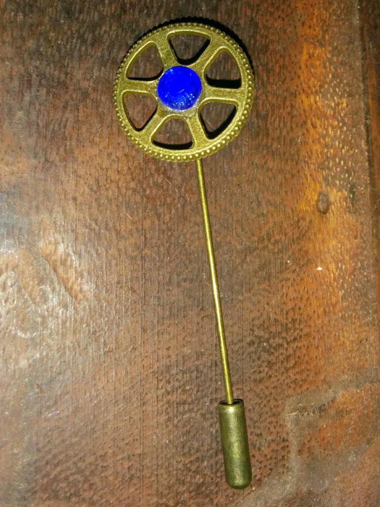 colonialemp's tweet image. Steampunk stick pin mens brass gears blue crystal tie pin cosplay lapel brooch by Colonial… ift.tt/1MPRwnI
