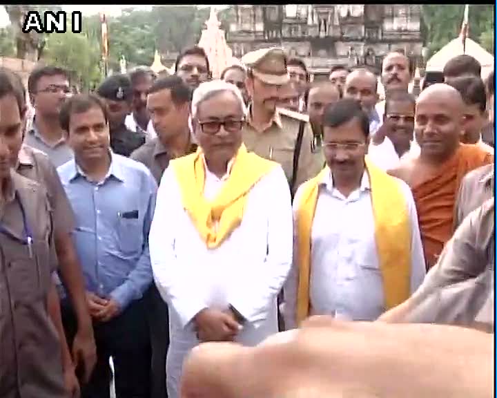 ANI's tweet image. Bihar CM Nitish Kumar &amp;amp; Delhi CM Arvind Kejriwal at Mahabodhi Temple in Bodh Gaya.