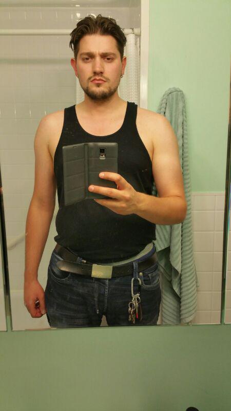 GamurGate's tweet photo. @HeViStorm @ArmouredSkeptic My skype got hacked, armoured skeptic's face revealed: http://t.co/GOOkYXHE5M