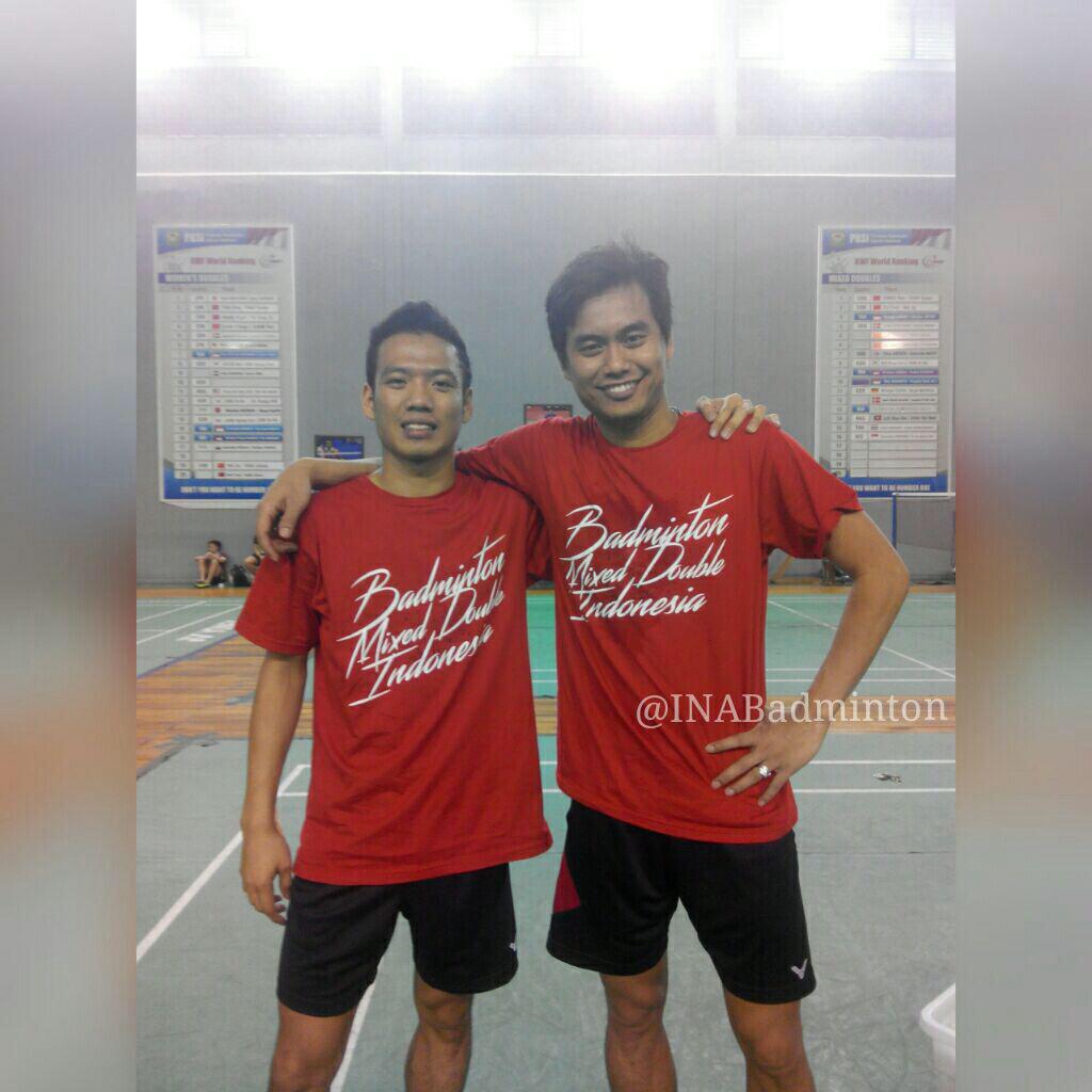 Ini Owner dan Talent Dari Smashit.ina ayo order Tshirtnya ya kawan. Support Bulutangkis Indonesia