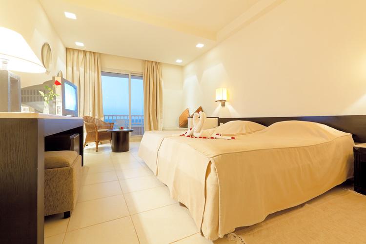 SkySunSea_Fr's tweet photo. Like our page http://t.co/esz8yq7cuF 
Our Website: http://t.co/9J3mAMM2hH 
Email: reservation@skysunsea.fr http://t.co/bCzCUKHqGN