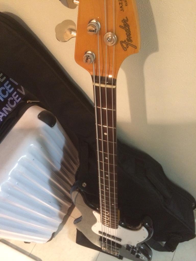 東京に着いてフラッと楽器屋に行ってベースを見てベースを買おうと思っ