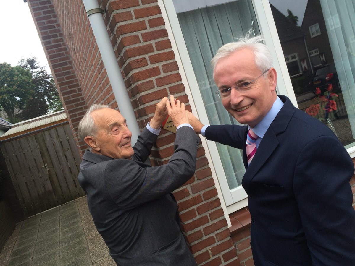 Met z'n 89 jaar is hij bijna zelf een monument, maar sinds vandaag zijn de PéGé's van Teun Guelen 't zeker!