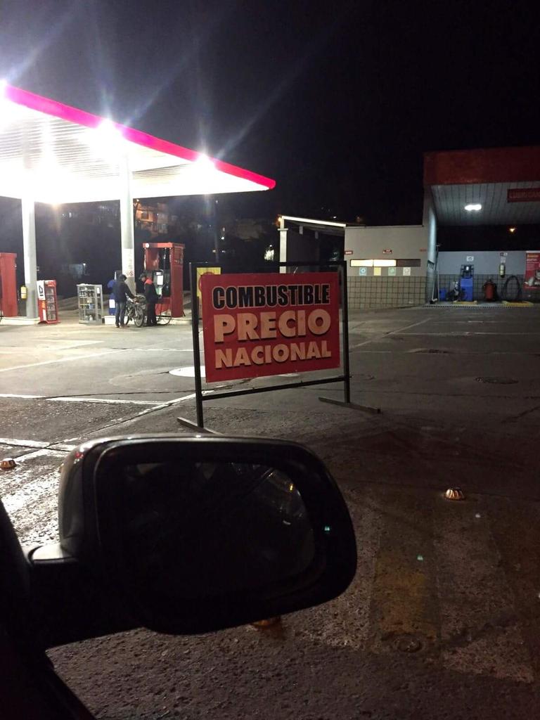 eravelasco's tweet image. Galón de gasolina a $8.212 y la escasez se repite. Alcalde no garantiza abastecimiento y así quieren "reelegirse".