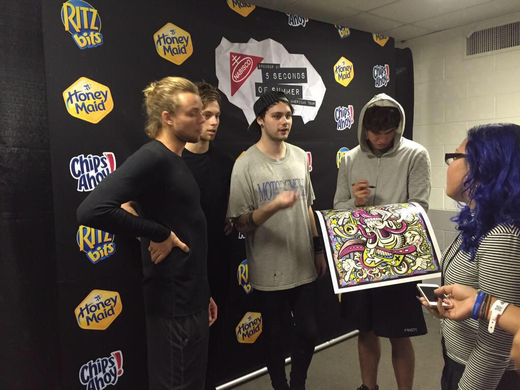 A fan meeting the boys through the make a wish program! || via <a href="/5SOSReporte/">5SOS Reporte</a>