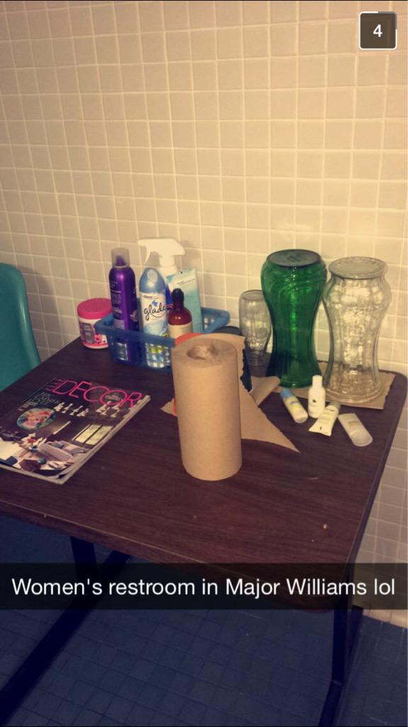 mroszak18's tweet image. .@gracie_mo reports this AM that stalls were pristine &amp;amp; provided a lot of helpful accommodations 8/10 @VaTechPoops