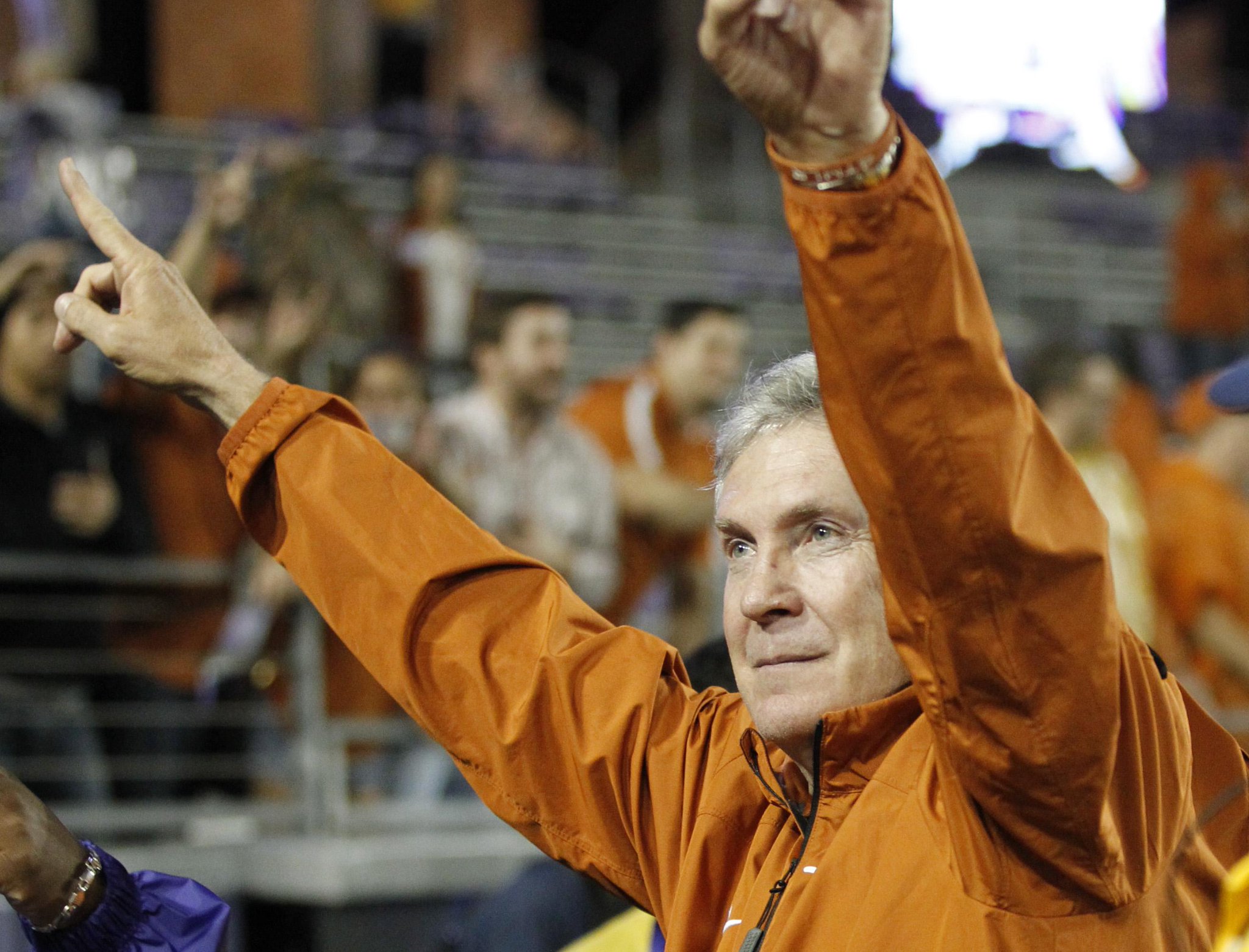 Happy birthday to legendary Texas Longhorns head coach Mack Brown (  