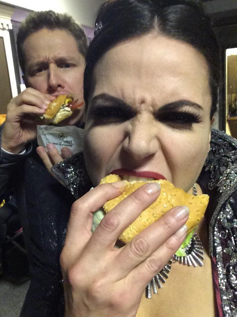 OnceABC's tweet image. Burger Queen and Burger Prince! 🍔👸🍔👑 #NationalBurgerDay #OnceUponATime
