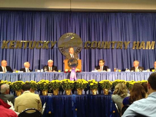 JamesComer's tweet image. Addressed the KY Farm Bureau Country Ham Breakfast @kystatefair. This morning felt like a family reunion!