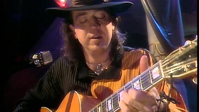 #StevieRayVaughan’s 10 Greatest #GuitarMoments buff.ly/1MXc13w