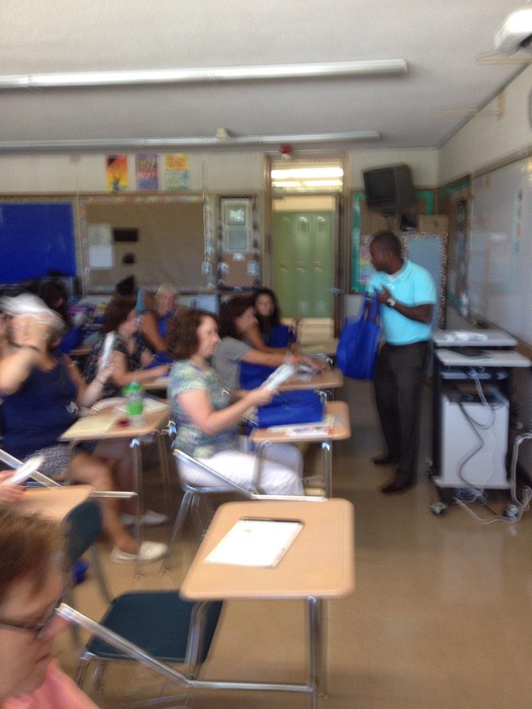 dcnachs_dave's tweet image. OMS staff getting trained on our new interactive projectors. Thanks Oxford residents.. #updatedtechnology