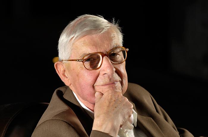 ContrepointProd's tweet image. Pensée à Raymond Chirat, mémoire du 7ème art et lyonnais de surcroit, qui nous a quitté youtube.com/watch?v=-3KJJY…