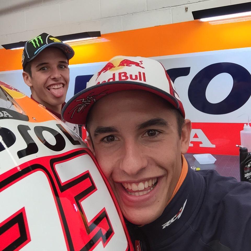 marcmarquez93's tweet photo. Gracias @alexmarquez73 por colarte en mi foto / Already in Silverstone!🇬🇧 Thanks Alex for be on my photo!😏 #photoboom http://t.co/LnpI9JCsdp