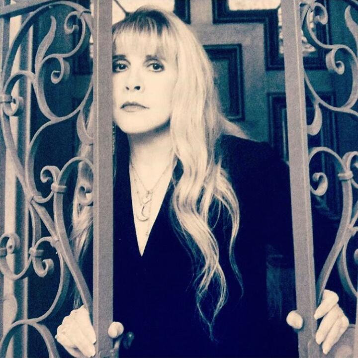 StevieNixChain's tweet photo. There is a gate, it can be guarded.. Well, it is not heaven &amp; it has a garden..🌹♪ #GateAndGarden #Lyrics #StevieNicks http://t.co/TLSpi6GnTR