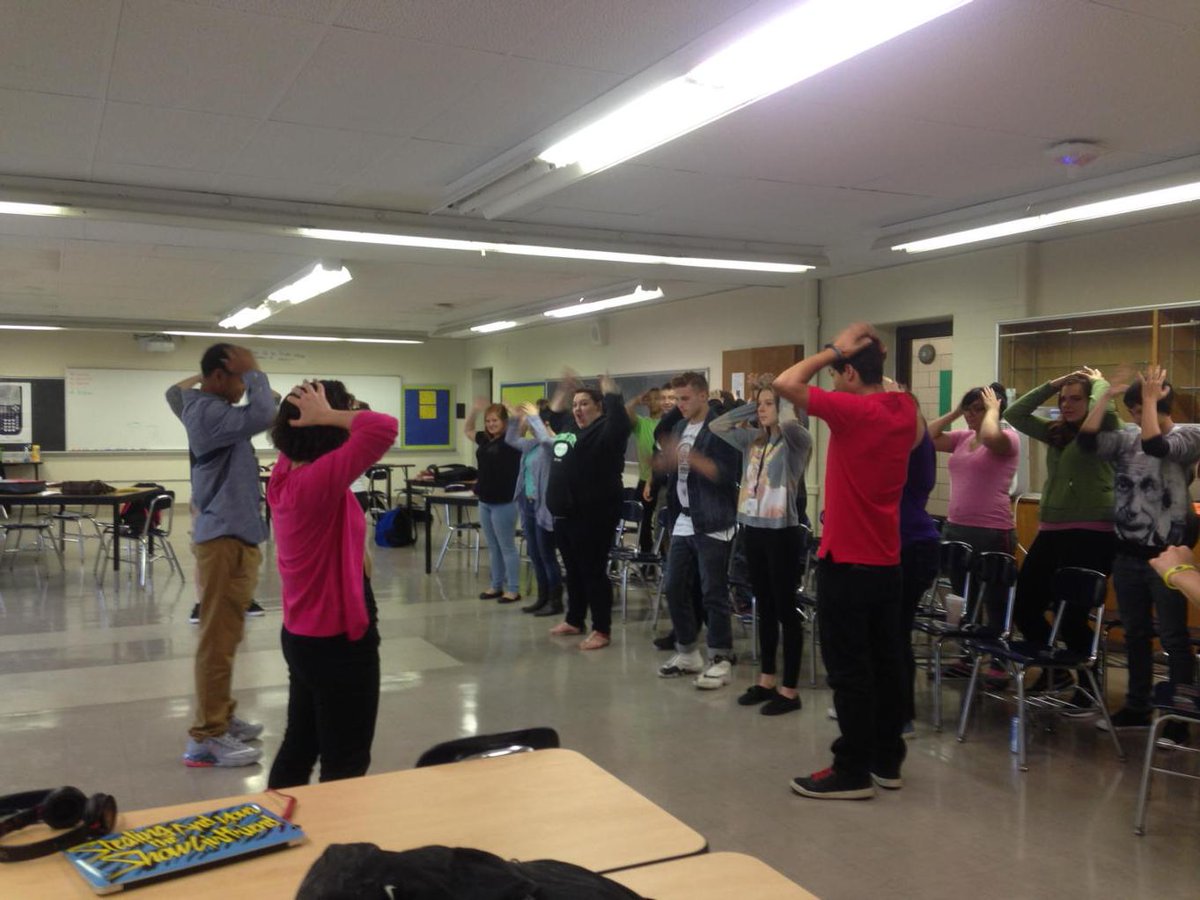 FHNTseniors's tweet photo. Learning anatomy vocab during the directional dance diversion! #dancedancedance #fhnt http://t.co/l4lcPF7CQV