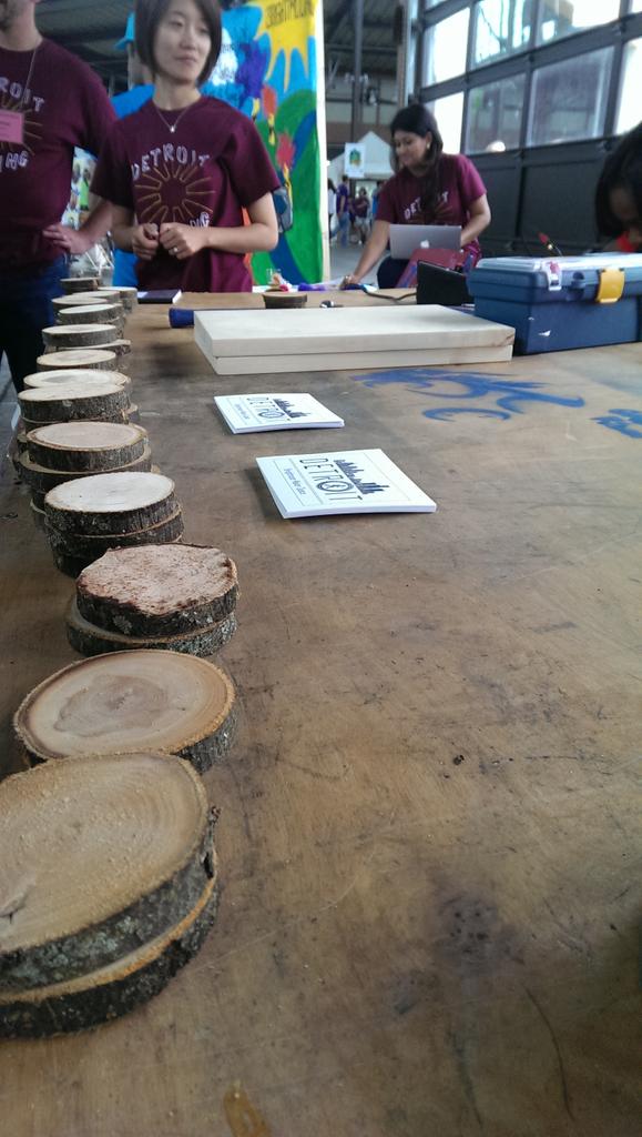 AML_GO_BLUE's tweet photo. Coasters coasters coasters! @RossMakerFaire @MichiganRoss #RossImpact #sec4 http://t.co/Bc0Q22cGoI