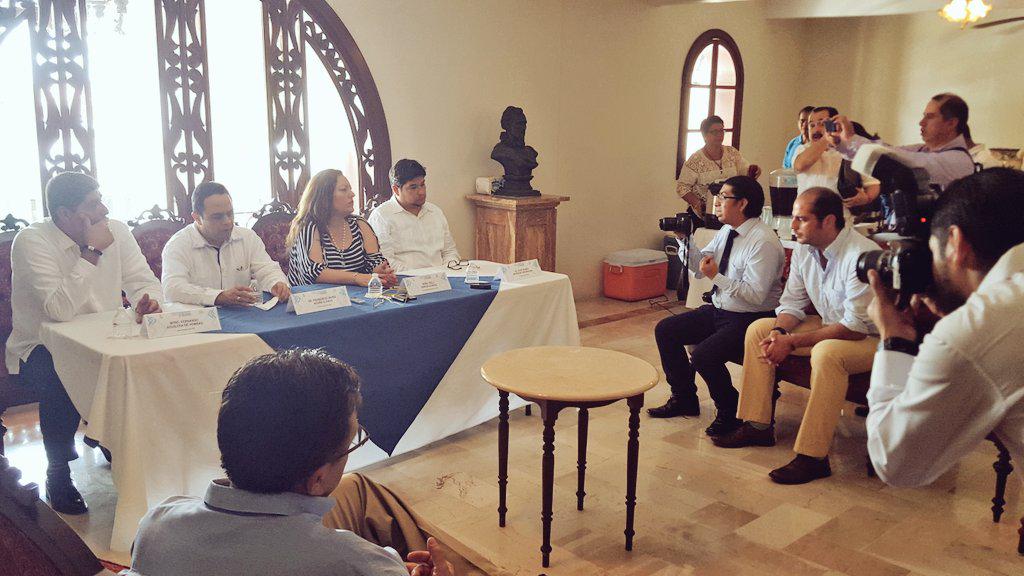 VERIVAI's tweet photo. Nos encontramos en Tlacotalpan en rueda de prensa con los medios de comunicación de la zona. Gracias por su interés http://t.co/UpXvHHcClz
