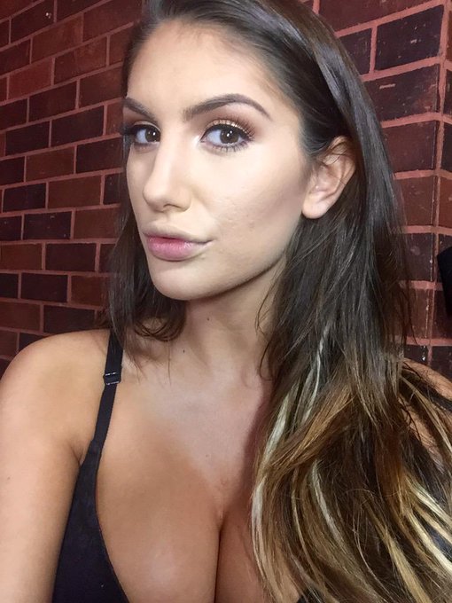 Love getting my makeup done& seeing the transformation ;p follow my makeup artist on IG! @makeupbyrosalinda