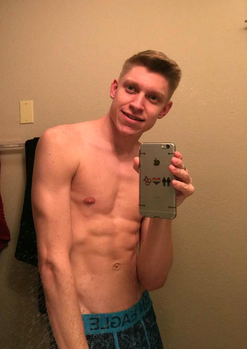 Hey guys I'm online now! http://t.co/cQZcJo6ZH7 #gay #twink #bigcock http://t.co/EhwjRJr9r7