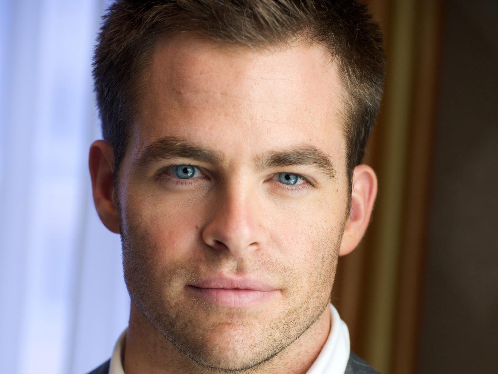 8/26:Happy 35th Birthday 2 actor Chris Pine! Great New Capt.Kirk! Dad actor Robert Pine!   