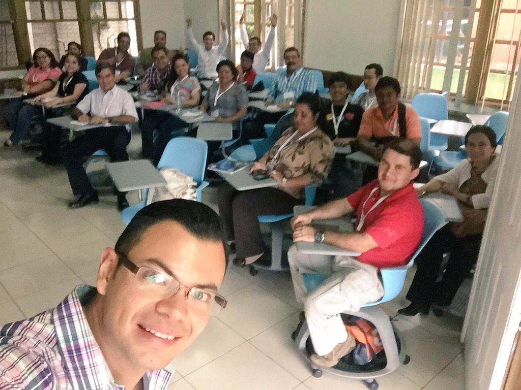 SomosInsight's tweet photo. Taller de Design Thinking. Excelente evento y grupo #GuateSummit #Innovación gracias a Pixsell por la invitación. http://t.co/kIsnONBGK6