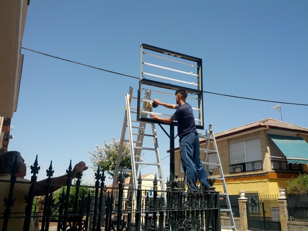 PelletGranada's tweet photo. Hoy hemos colgado el cartel publicitario en nuestro almacén en Avenida Andalucía 43 de Cúllar Vega. ¡Os esperamos! http://t.co/t02Ew6JZ62