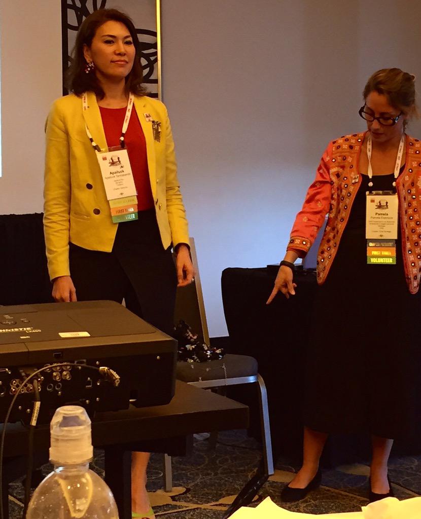 Imagen_cl's tweet photo. Aprendiendo nuevas técnicas para estilizar a nuestros clientes en #AICIConference2015 @AICI_Global @AICIChile http://t.co/WaaXWmuGo3