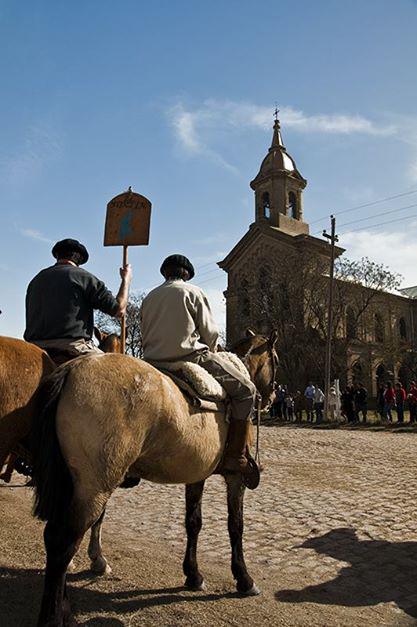 turismo_PUAN's tweet photo. Rincones de la Iglesia Ntra Señora del Cármen de López Lecube. http://t.co/PV8ZI2rP1R