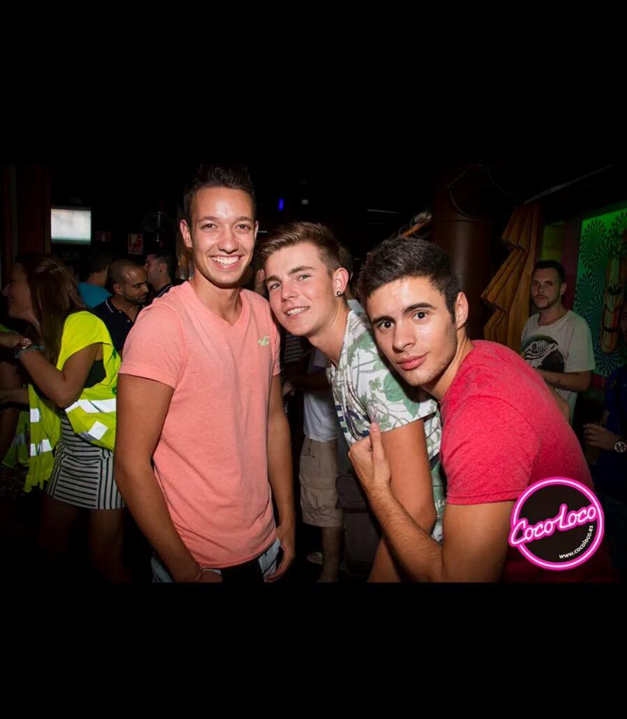 robless15's tweet photo. Grandess hermanoos, noche para repetir👌🏽👌🏽 http://t.co/1RwBJI3H3Q