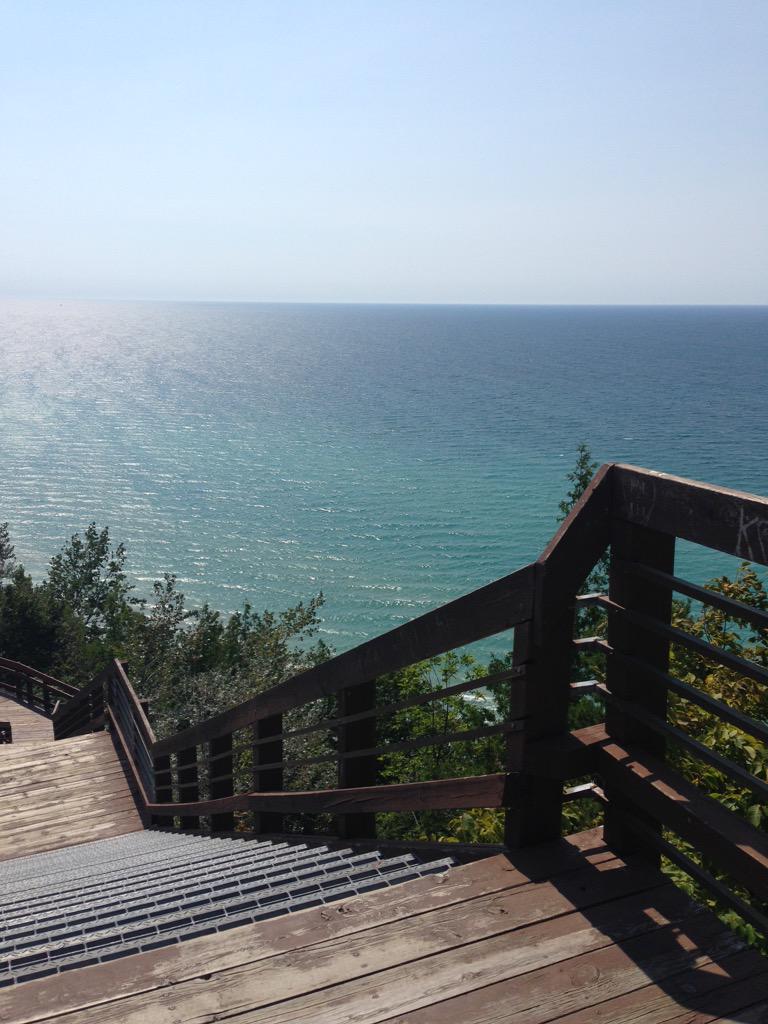 expl0remichigan's tweet photo. The beautiful Arcadia Bluffs lookout! http://t.co/0DkGet6hkq