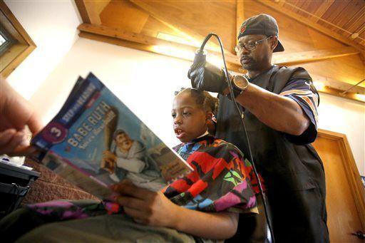 Doing Good: Iowa barber's #backtoschool haircut program encourages kids to spend time reading: huffingtonpost.com/entry/barber-f…