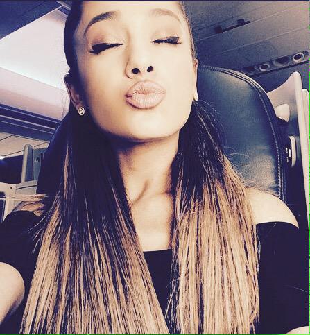 Arinatorsattack's tweet image. UgH she's so pretty 😔