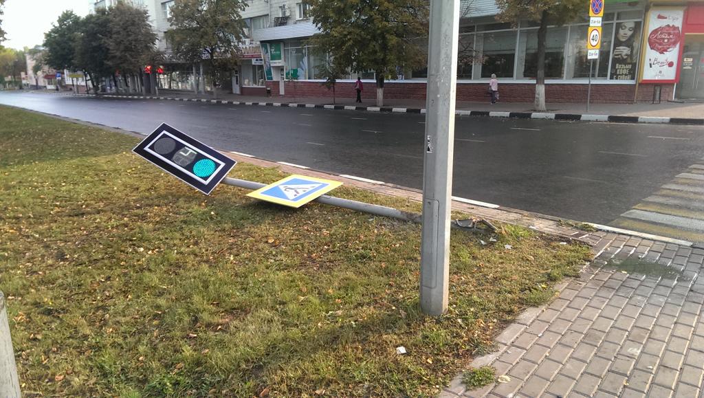 Перекресток Ленина и Гончарова Ульяновск. Ульяновские светофоры. Знаки дорожного движения на перекрестке Ленина и Гончарова Ульяновск. Гончарова перекрестки