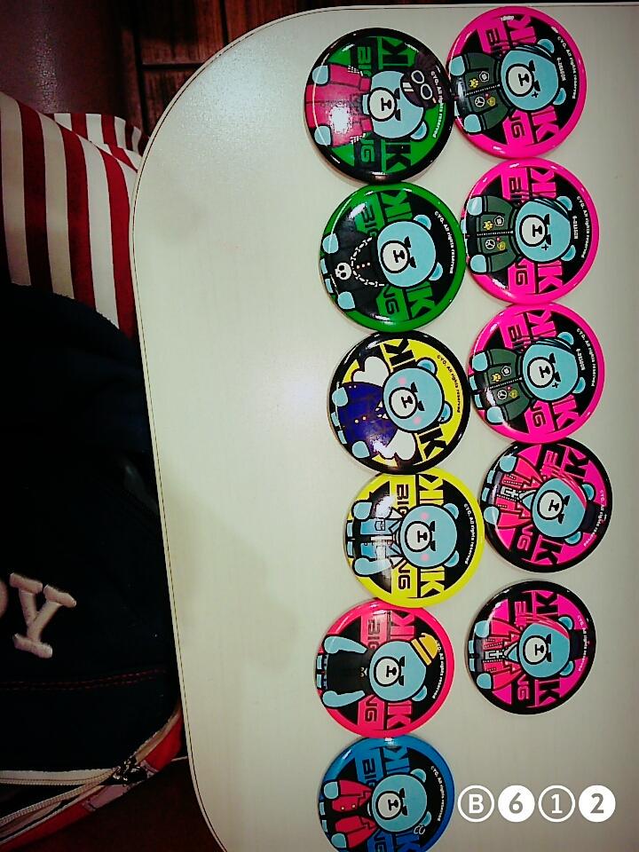 この前ちほと難波で久々デートした時にKRUNK×BIGBANGcafeいってグッズ買った！
バッジいっぱい買ってBADBOYver全部揃ってコンプリートできた✌
ちほが1つくれてコンプリートできて嬉しかった嬉しかった✌
ありがとちほ💓