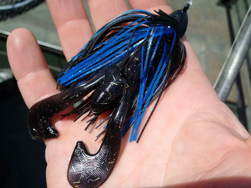 CanuckBassin's tweet photo. @LimeyBasstard @TeamSantone 3/4 oz #RattlinJig @Anglers_Choice #SpeedBug with @LiquidMayhem_ #GarlicCraw http://t.co/x0oVXQJGIh
