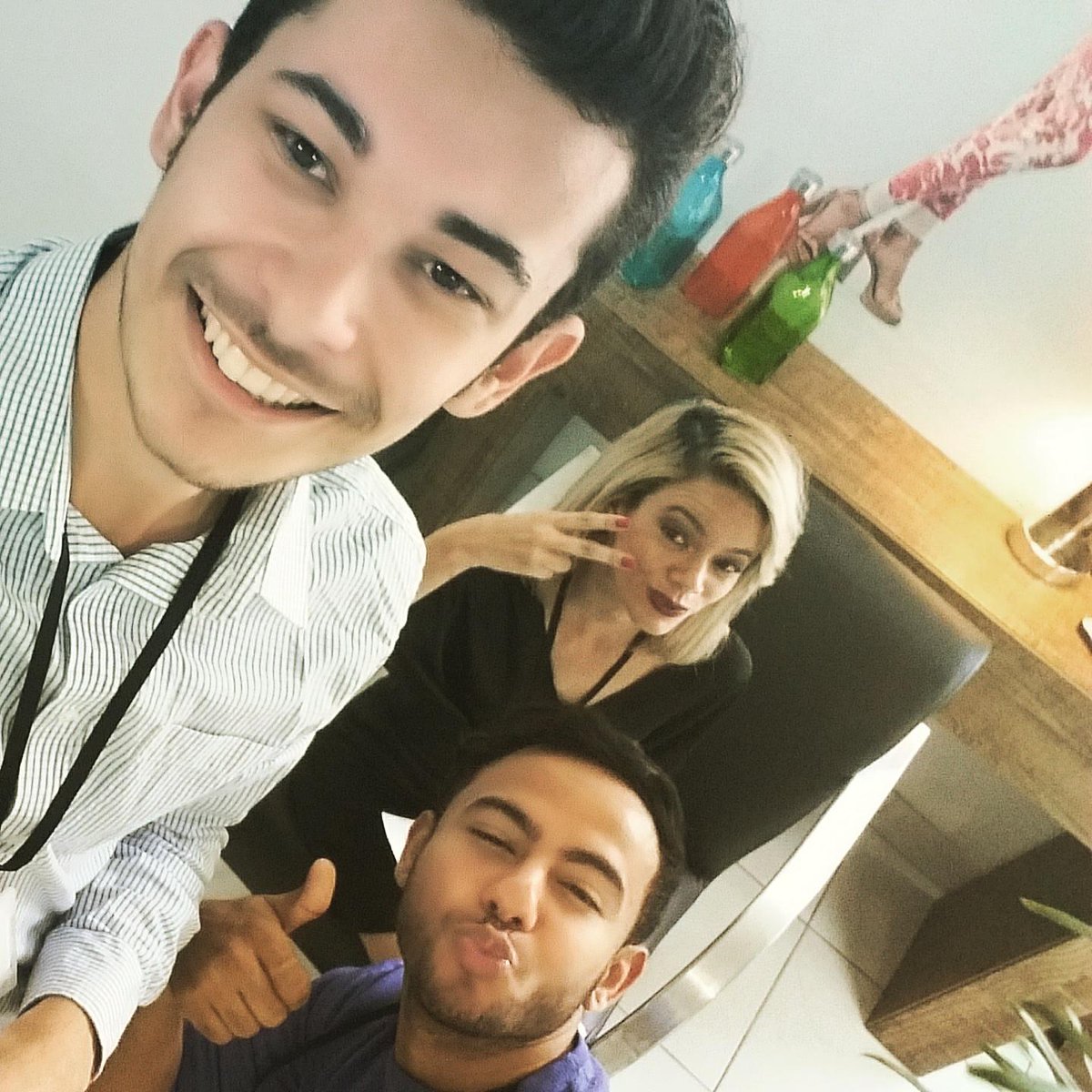flasheleven's tweet photo. Olha o time Flash Eleven fazendo caras e bocas no estúdio hoje!
#fashion #flash11 #flasheleven #beautiful  #novidades http://t.co/7xLUGqr0So
