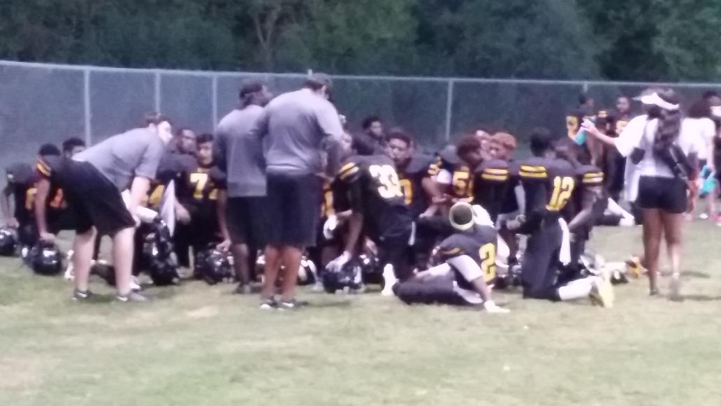 lmamerson's tweet image. Halftime. 6-0 Ike 9. #IBIKE9 #ALLIN 
#2interceptions #defense