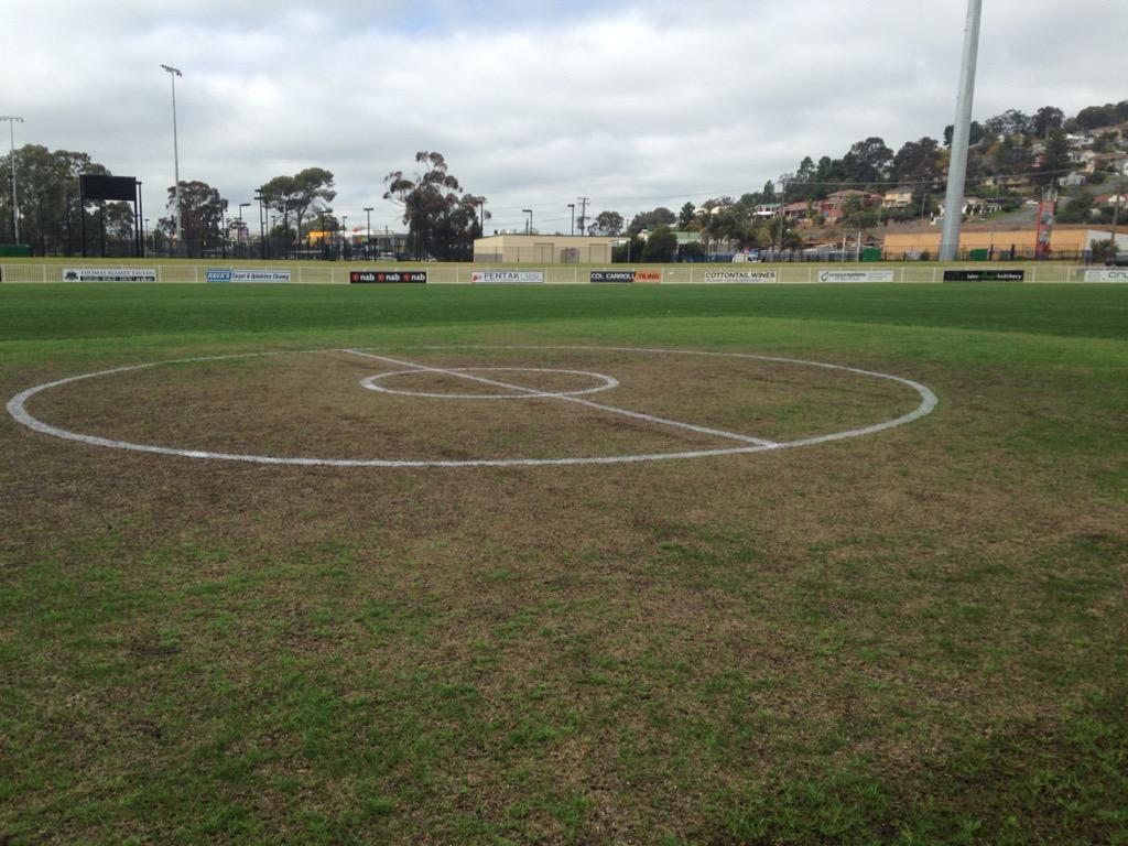 AFLRiverina's tweet photo. Fast track prepared at Robertson Oval this weekend for Farrer & Riverina finals. @WaggaCouncil http://t.co/izhJnjszRQ