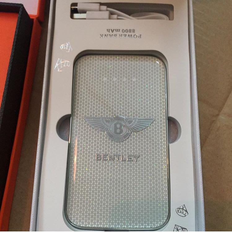 شاحن #بنتلي متنقل بقوة ٨٠٠ يشحن من ٢ الى ٣ مرات 
#شاحن_بنتلي