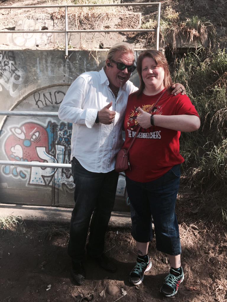 Lookilooloo's tweet photo. #SPNLocTour #RussellMania2015 #TheRussBus @RUSS_MOVIEGOD @TheJimMichaels #MenOfLetters #VanCon http://t.co/n2pL3IFJPA