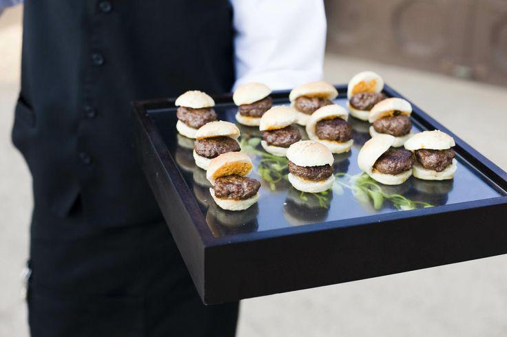 InsideWeddings's tweet image. #NationalBurgerDay inspiration for your cocktail hour! bit.ly/1K8T8JN (lunaphoto)
