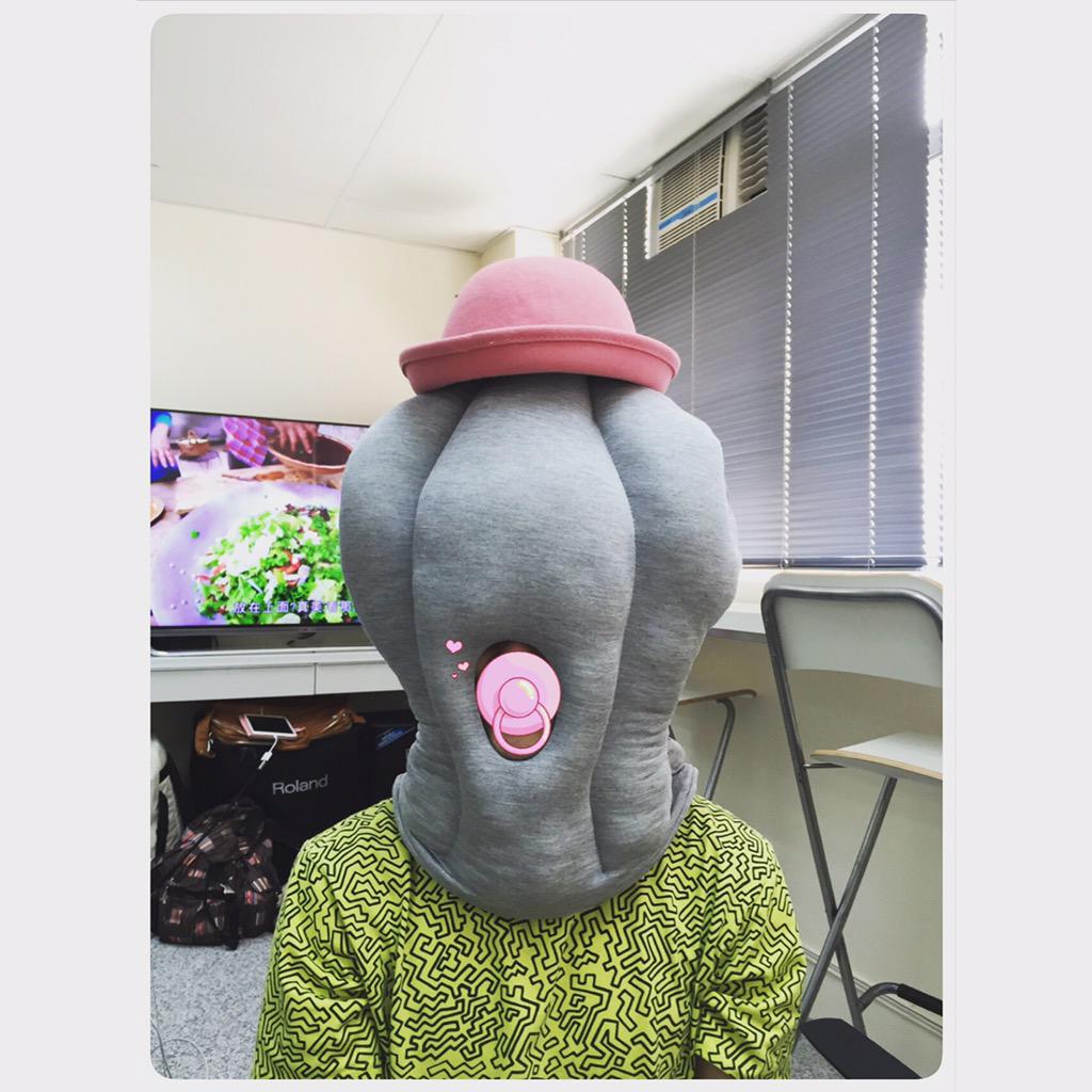 SingSingRabbit's tweet image. 星星兔最新巨型面罩，係咪勁正先？
Singsing rabbit new giant mask, looks cool right?
 #singsingrabbit #singsing_rabbit #mask