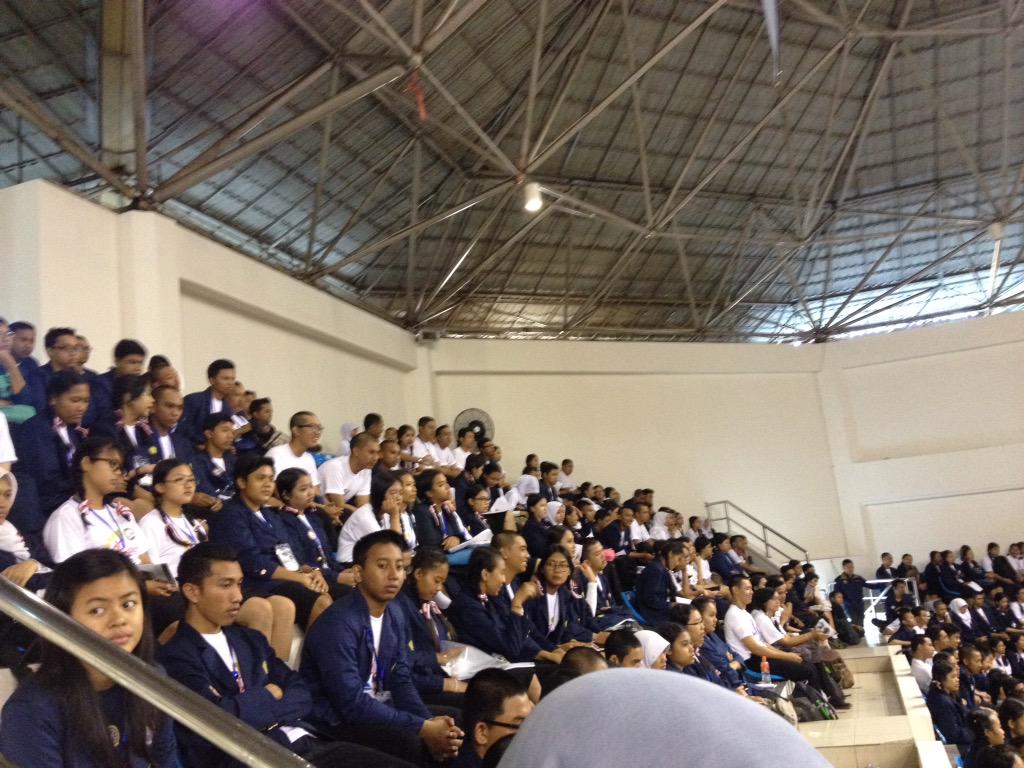 DPM_UDAYANA's tweet photo. Suasana Hari Kedua Student Day 2015 di Gor Lila Bhuana Denpasar. #studentday2015 #HalloMaba #MabaUNUD http://t.co/lU8Wm73v24