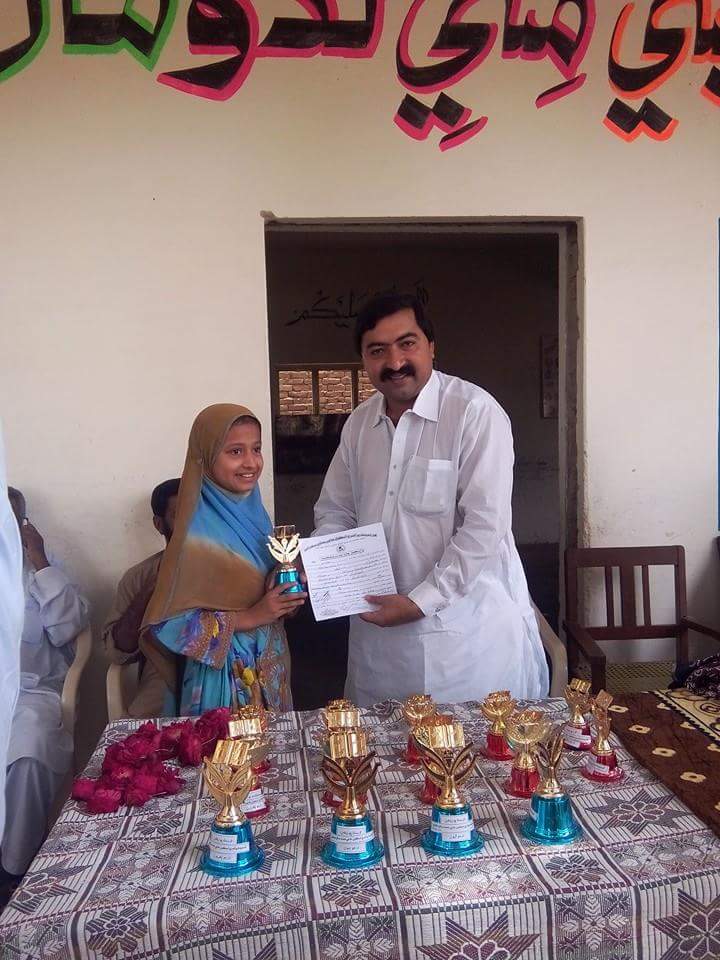 Shafqat_shah1's tweet photo. #FreeEducationForAll distribute #Medels & certificate. PPP want educated Pakistan @AseefaBZ @BakhtawarBZ @AleemUnar http://t.co/77gqGJYBYv