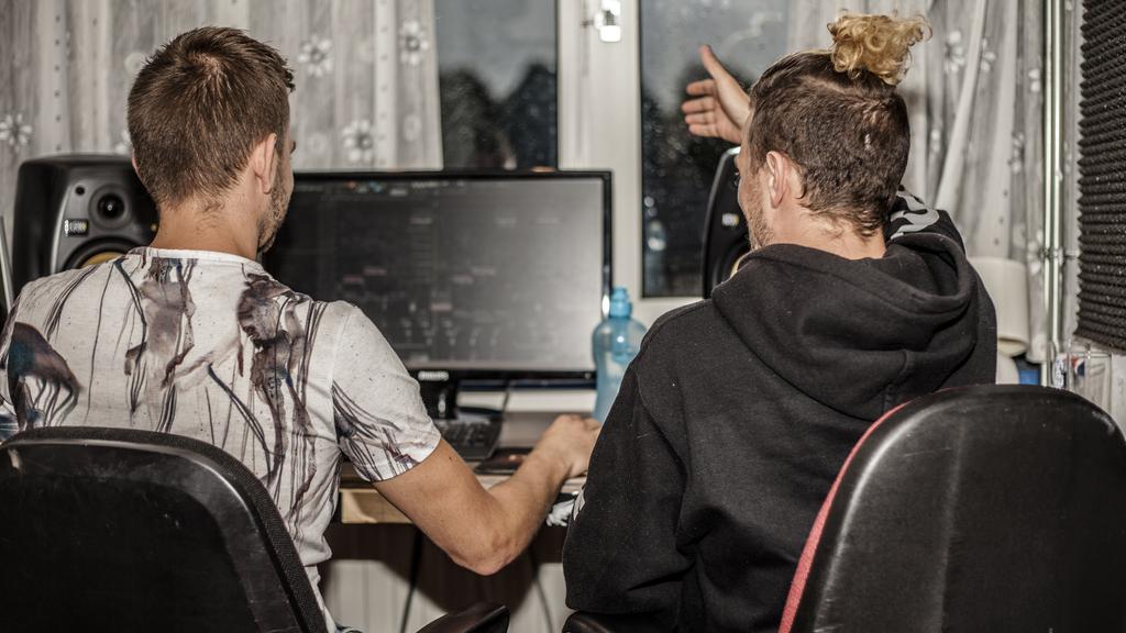 Ready for Studio Day #3 We came here to Party!!!! #music #dance #edm <a href="/richCutillo/">RichardCutillo</a> <a href="/KlubbinSoda/">CincoCinco</a>