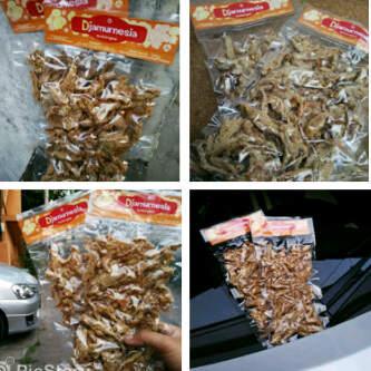 Djamurnesia's tweet photo. Bgg mau bisnis apa ?@Djamurnesia adlh kripikjamur pertama di INDONESIA dgn kmbinasi rasa 2in1:)  @kicaupromo http://t.co/S82lUZrVWB