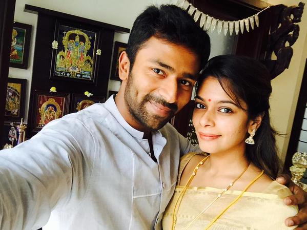 rekbhuvi's tweet photo. The stylish hero Sonu celebrating his first onam with his cutest wife.😍 looks lovely.😍😍😍😘 @imKBRshanthnu #HappyOnam  http://t.co/SbtsByVrFu