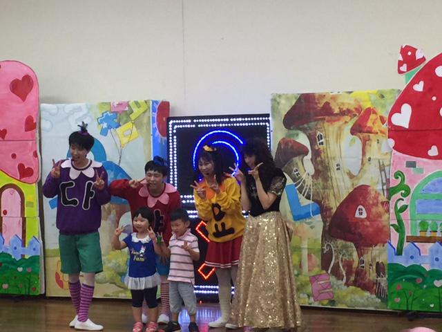 오늘 #분당도서관 에서 진행된 창작 뮤지컬 "찾았다. 찾아요!"를 통해
친구들에게 하는 반말과 어른들께 하는 높임말의 차이와 의미를 배웠습니다.
신나는 노래와 율동을 함께 즐겨주셔서 감사합니다~^^ #성남시